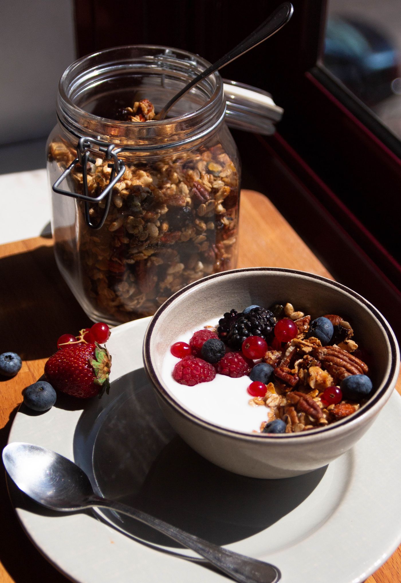 Berry & pecan granola yogurt bowl