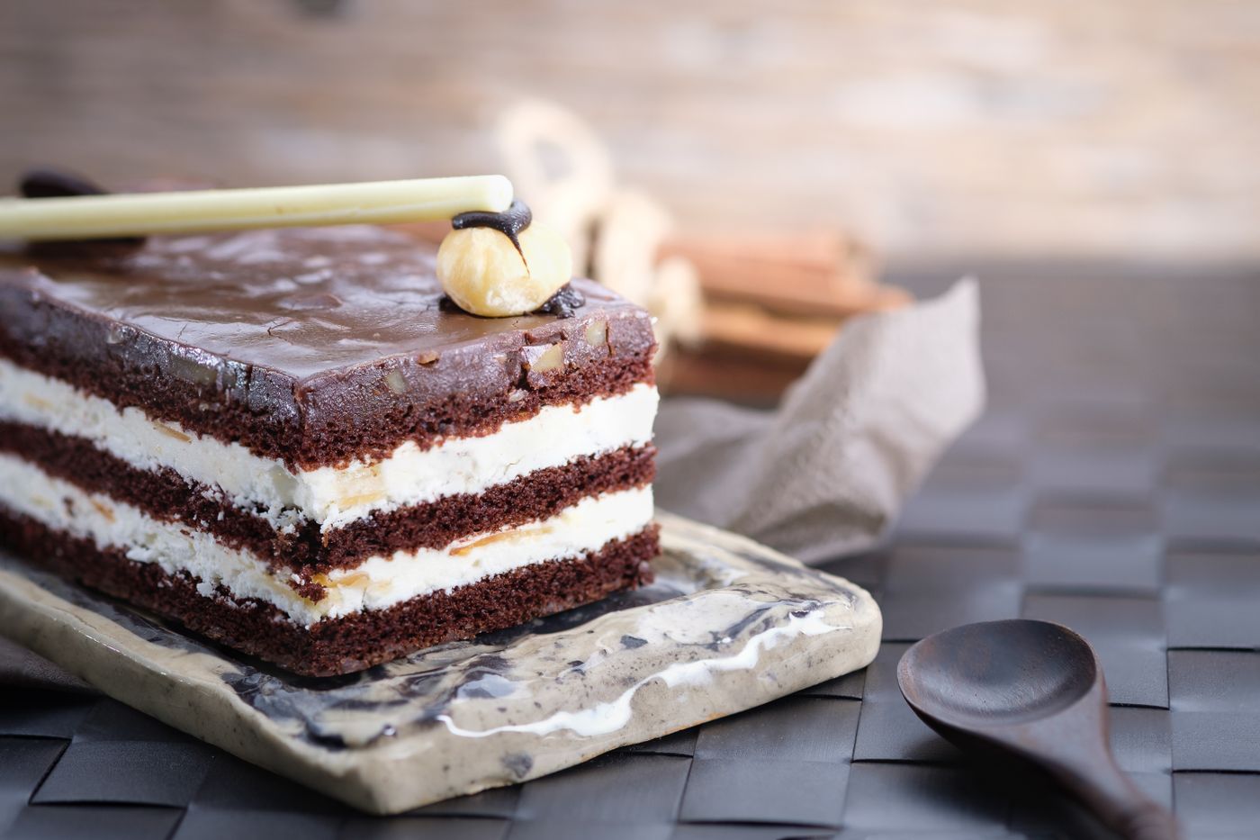 Chocolate & cream layer cake